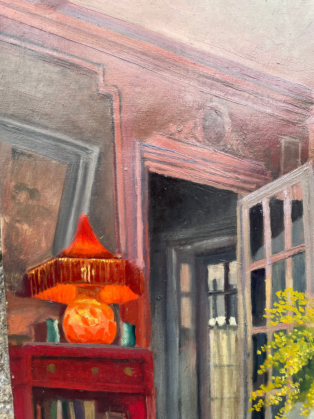 Interno di appartamento francese con grandi finestre, mobile rosso e mimose, ca. 1930