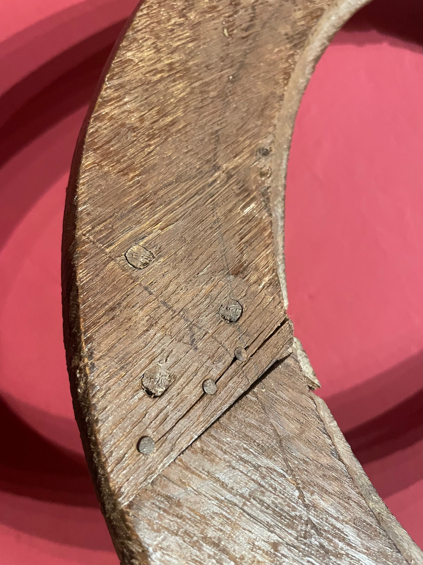 Cornice in rovere intagliato con motivi floreali, periodo Luigi XV, metà del XVIII secolo