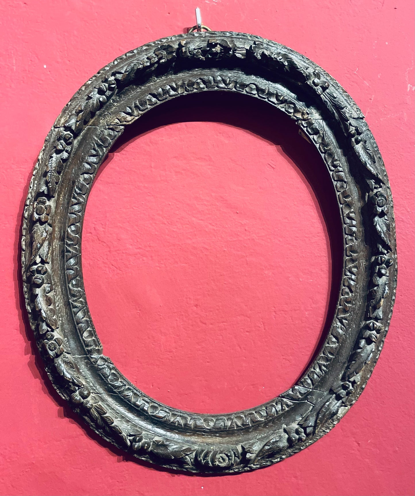 Cornice in rovere intagliato con motivi floreali, periodo Luigi XV, metà del XVIII secolo