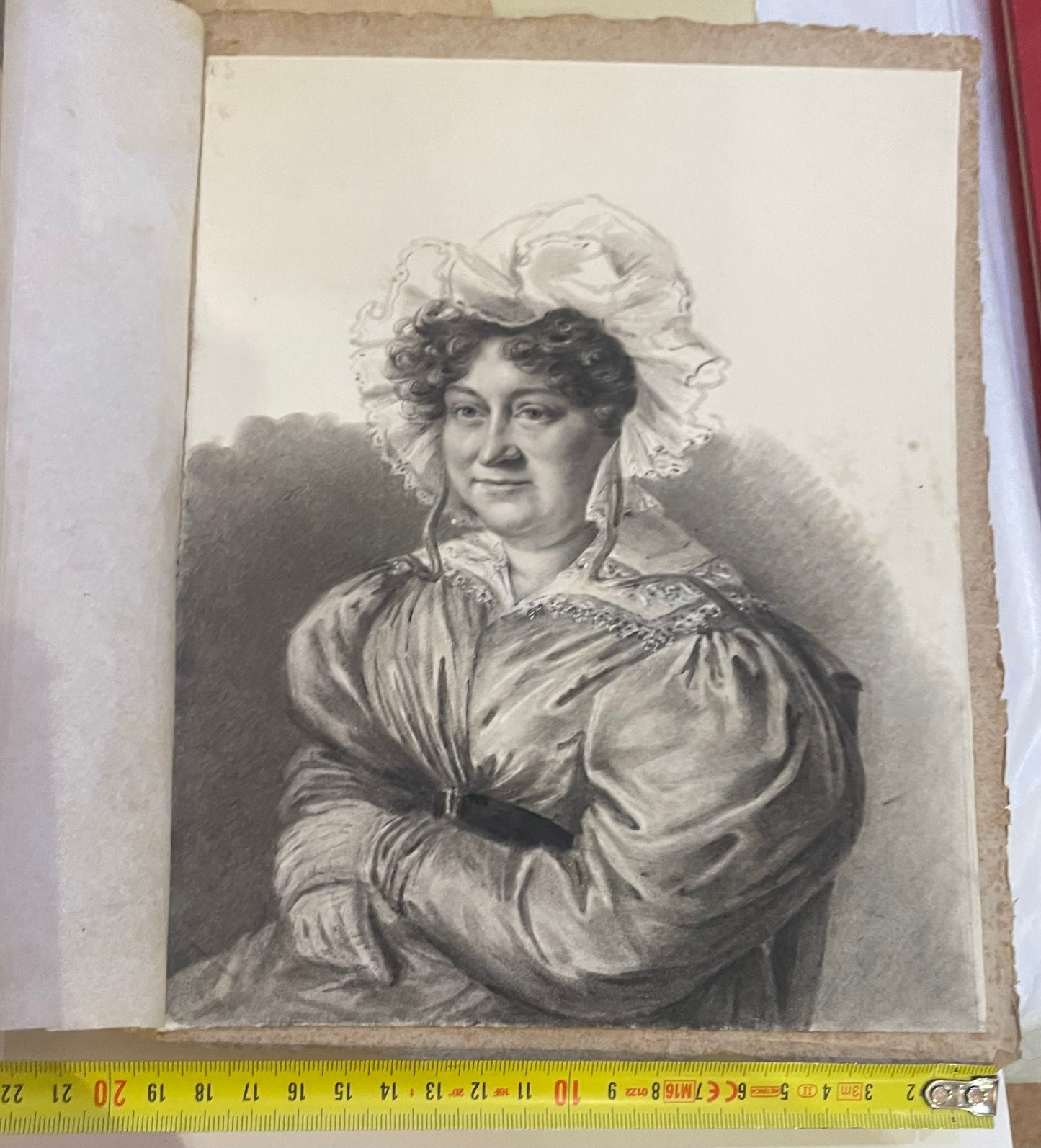 Ritratto a carboncino di dama con la cuffia . Circa 1830