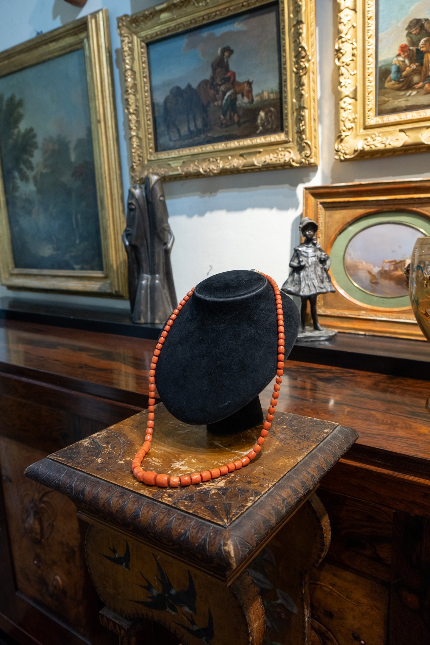 Italian necklace in antique coral with Gold And Diamond Clasp. 77cm, 77gramms