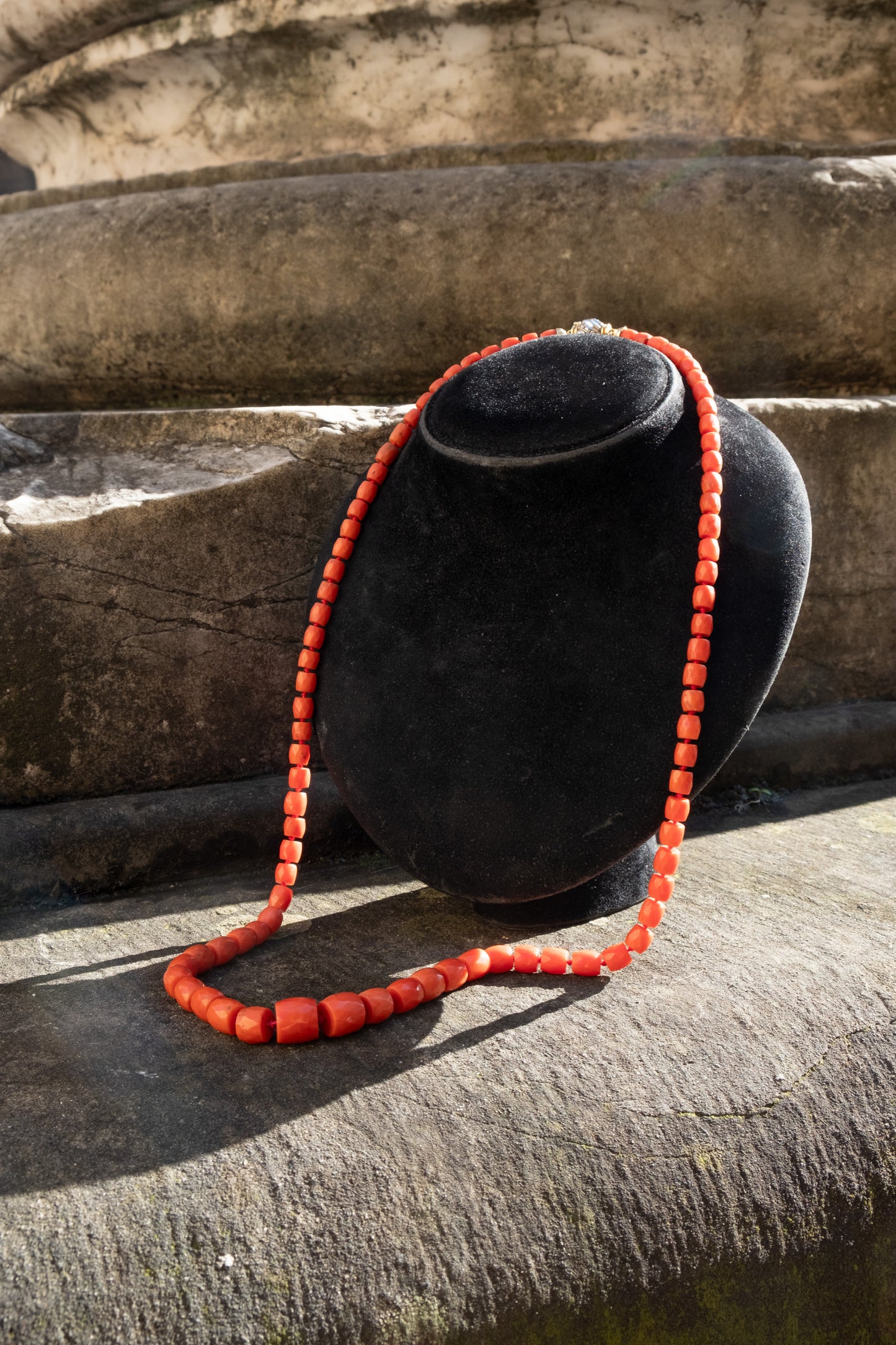 Italian necklace in antique coral with Gold And Diamond Clasp. 77cm, 77gramms