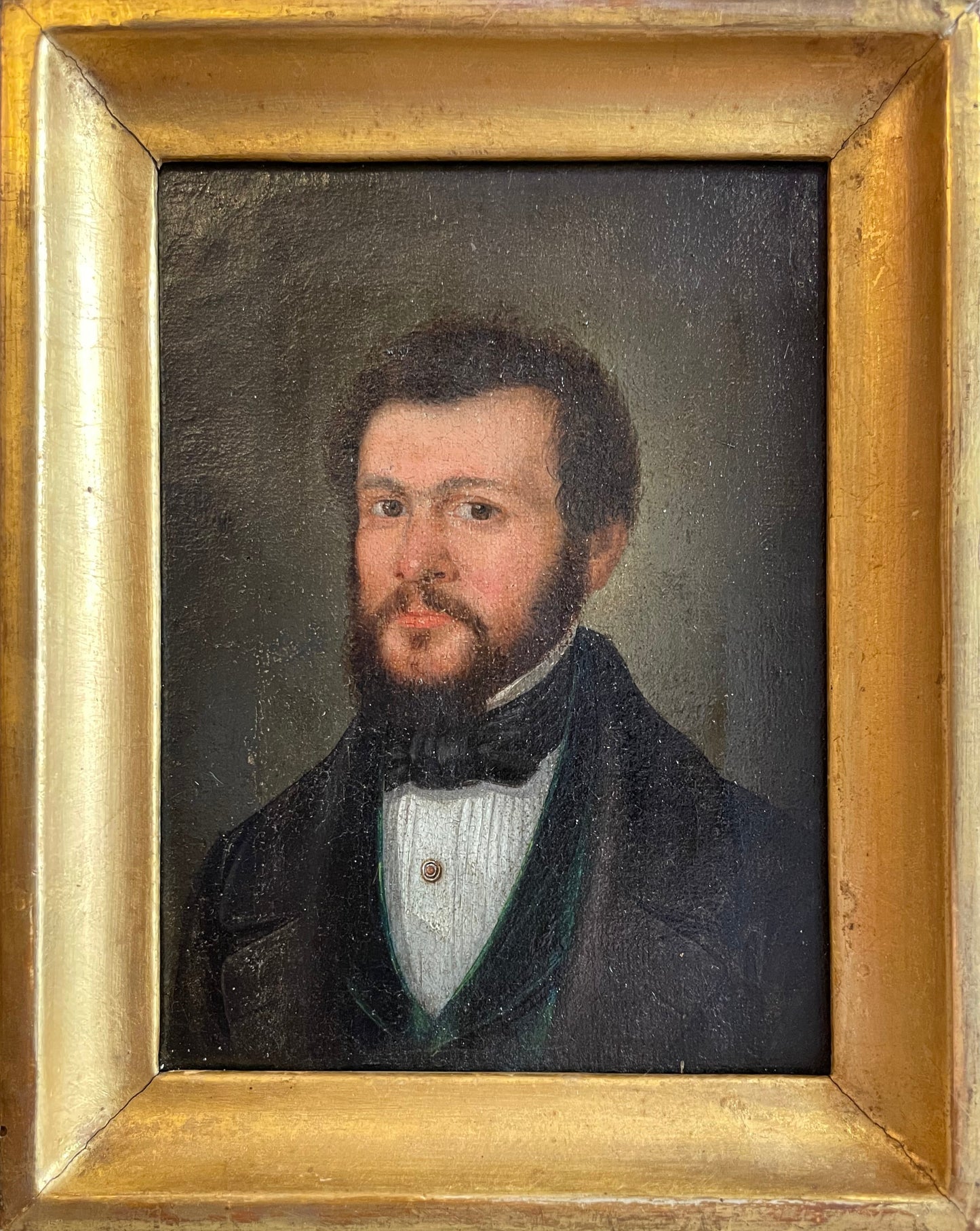 SOLD Piccolo ritratto di gentiluomo con gilet verde e cravatta a fiocco, circa 1825-1835. Cm 22 x 17