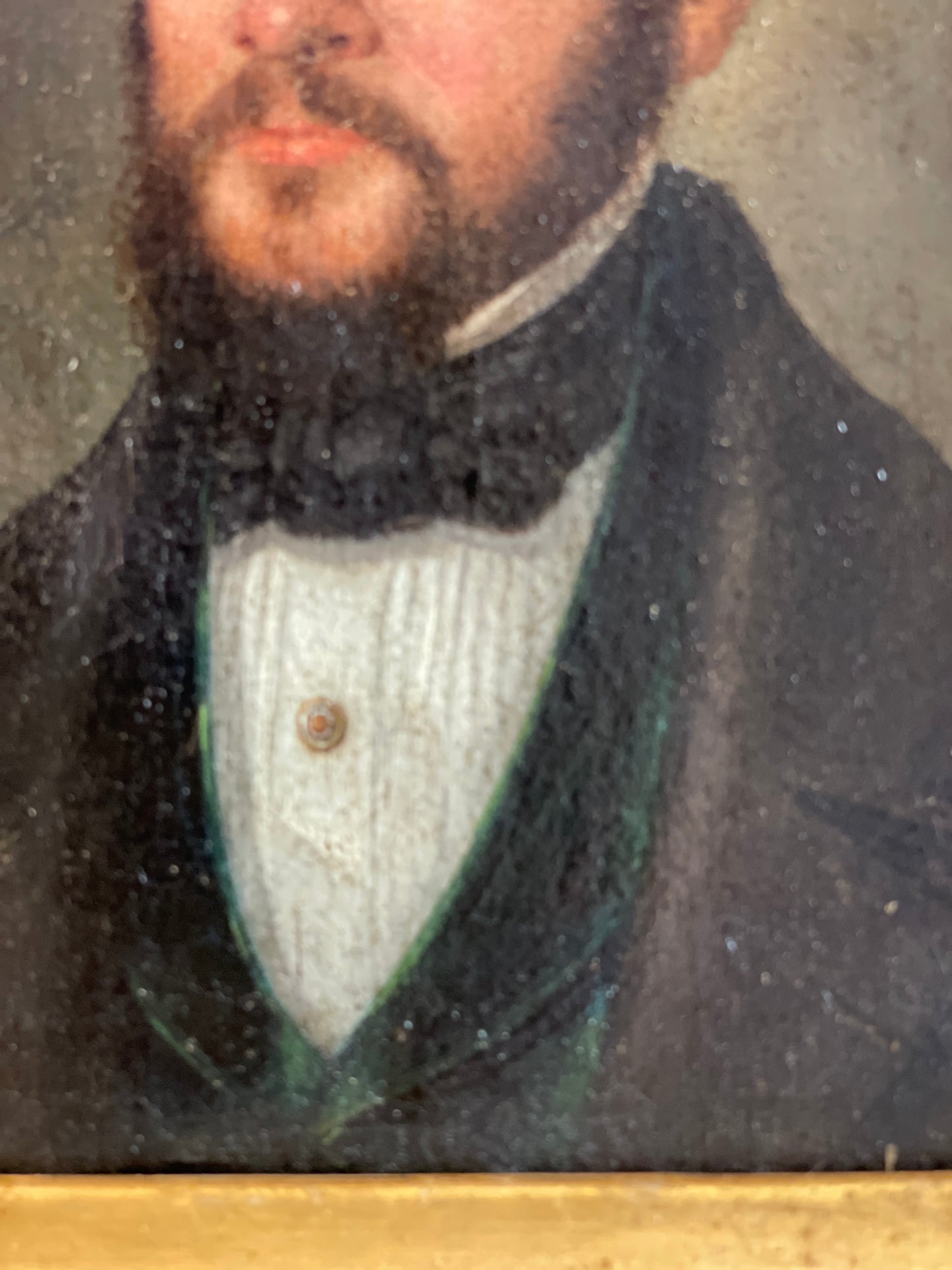 SOLD Piccolo ritratto di gentiluomo con gilet verde e cravatta a fiocco, circa 1825-1835. Cm 22 x 17