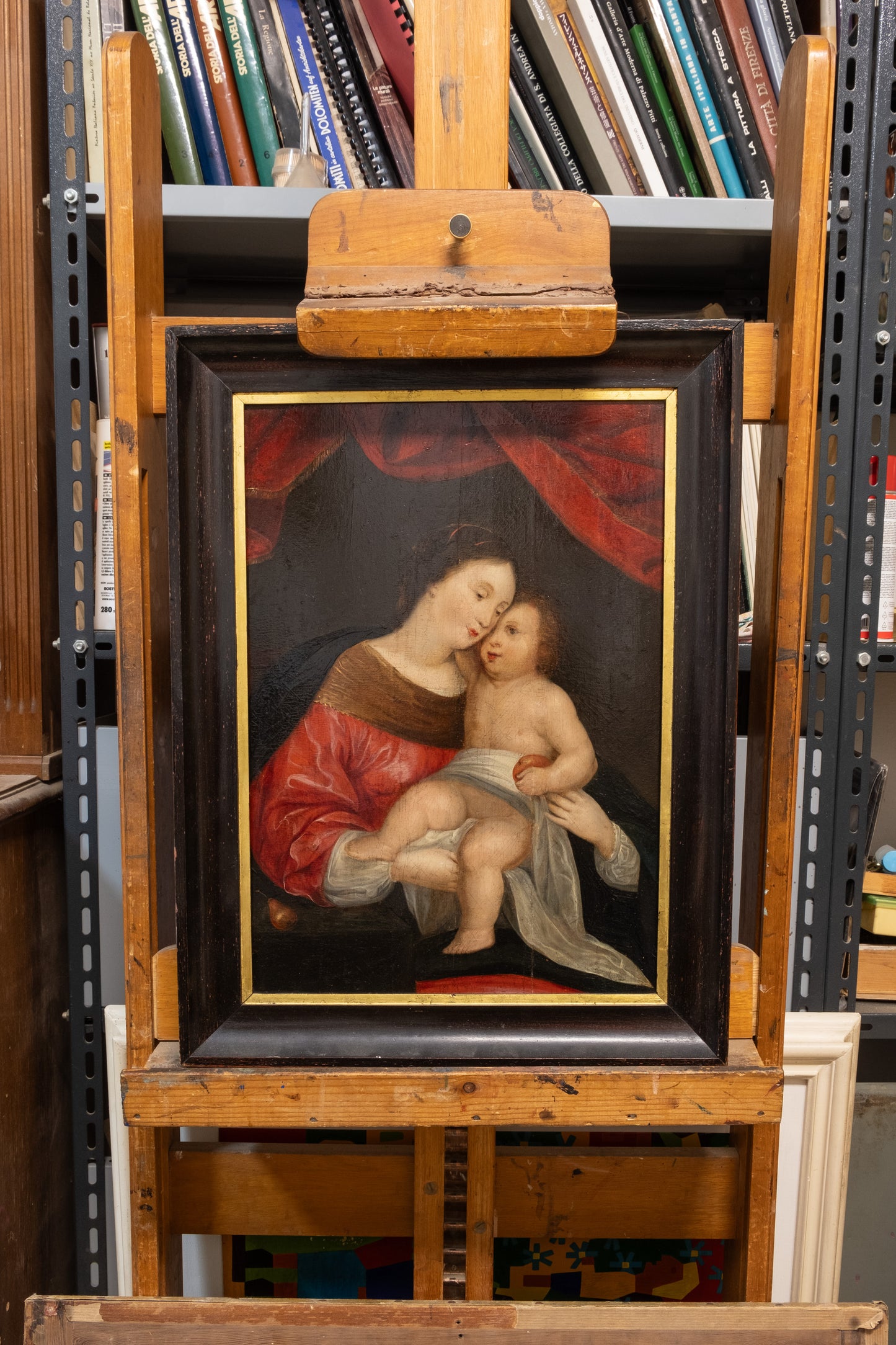 Flemish XVII century Madonna with child and pear.