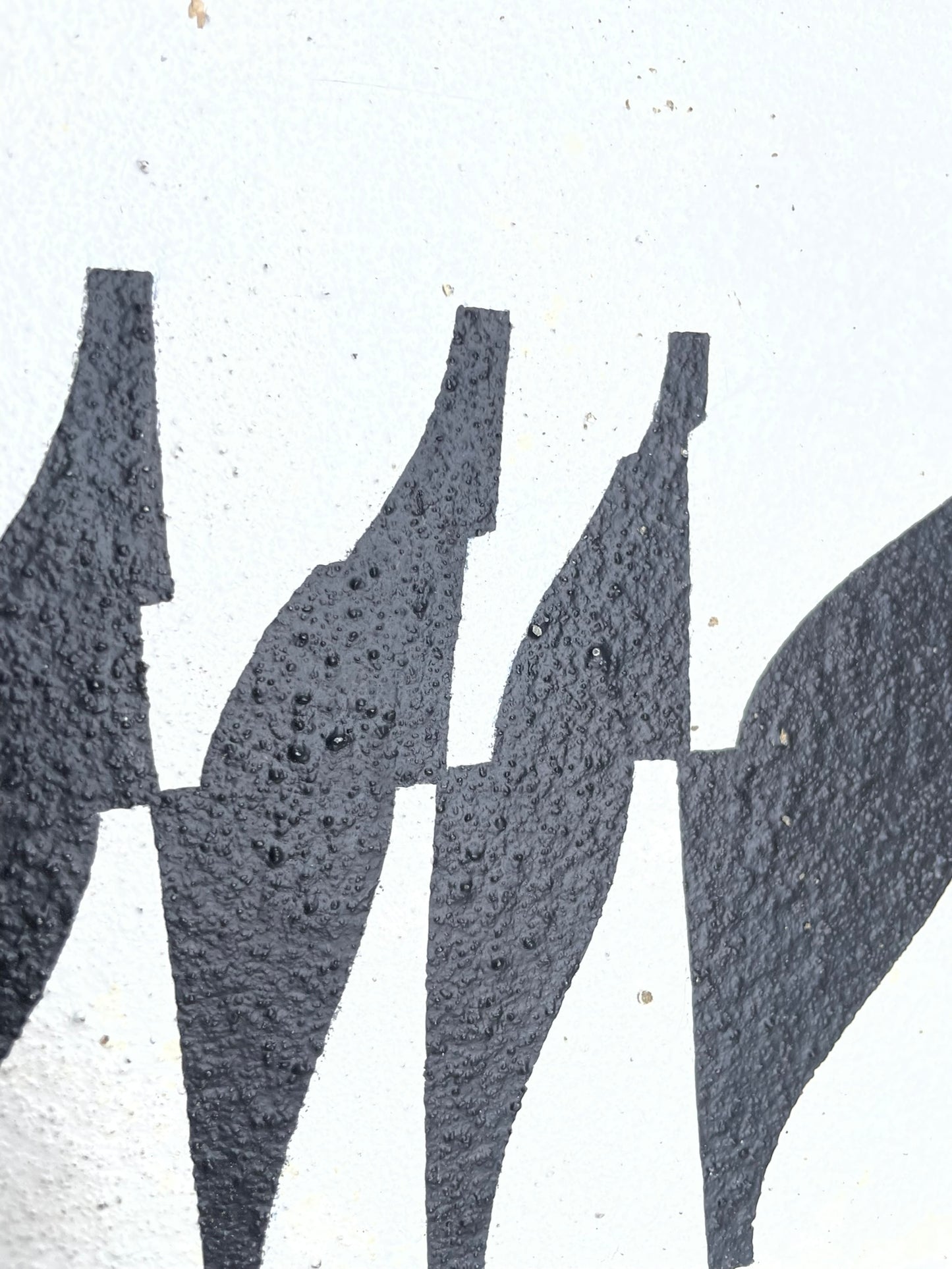 Enrico Sirello, 1975 – Struttura ottica con moduli neri ripetuti su fondo bianco, studio per un murale