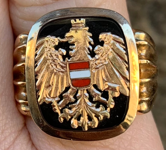 Men's ring with a noble coat of arms of eagle crowned.