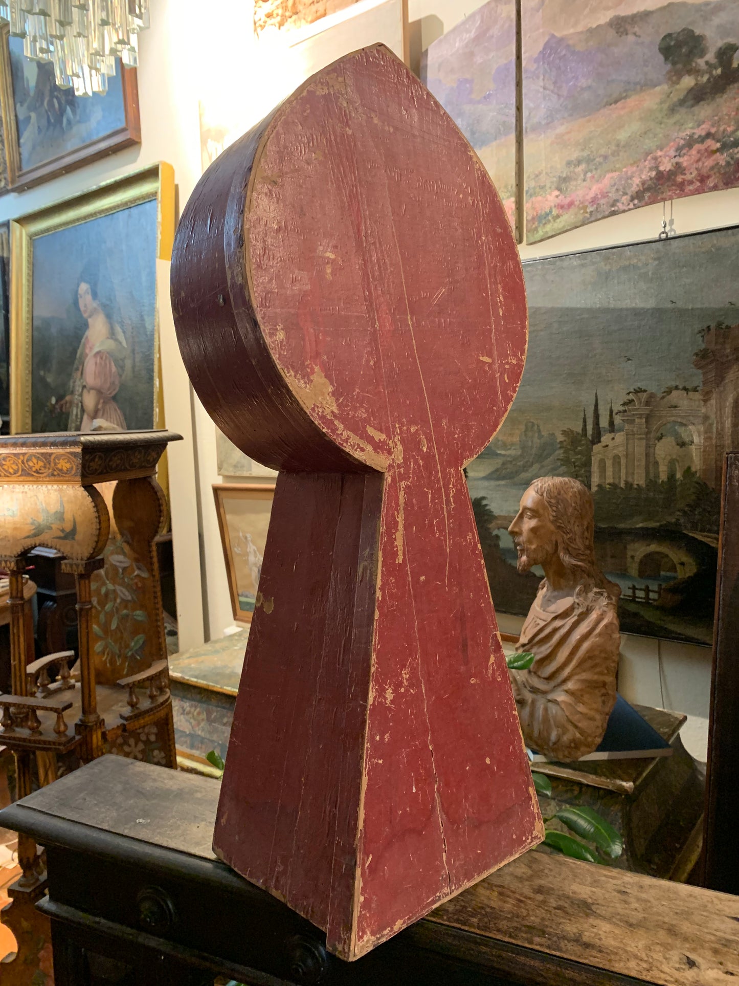 Antique case for a large object in wood and paper.