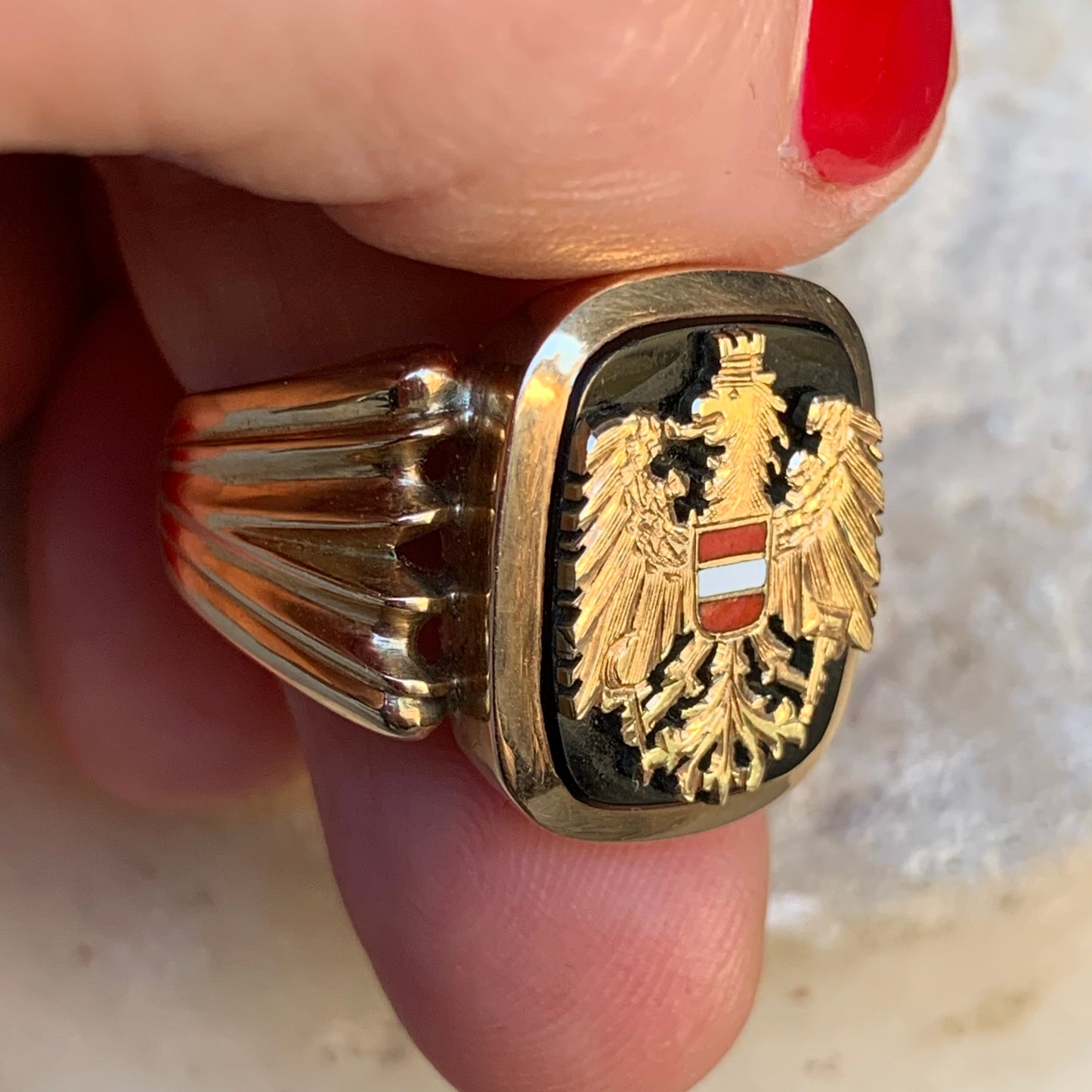 Men's ring with a noble coat of arms of eagle crowned.